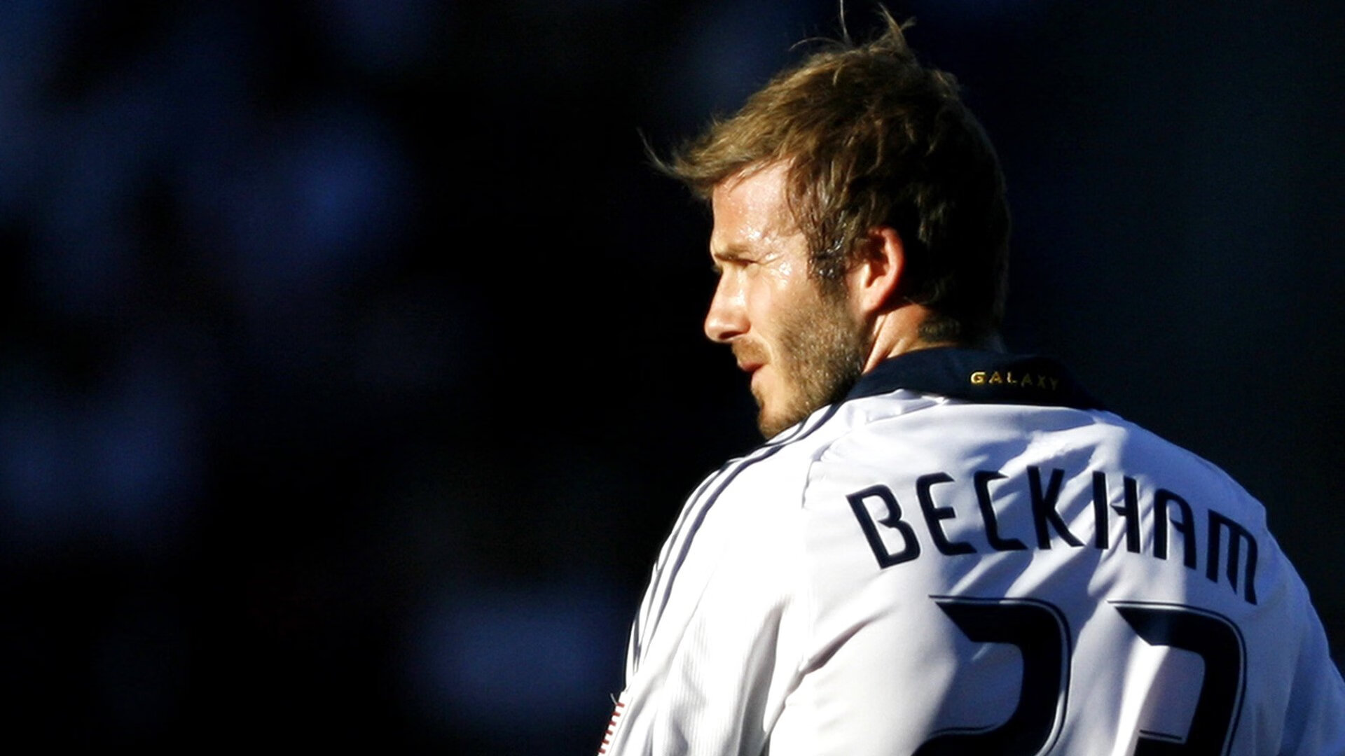 哈利伯顿点燃赛场，深圳队对阵魔术的跨文化篮球盛宴